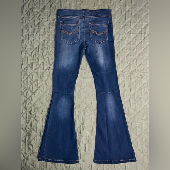 REVOLT Pull-On Flare Jeans, Medium Blue wash with Fading, size 5, LIKE NEW - Picture 5 of 11